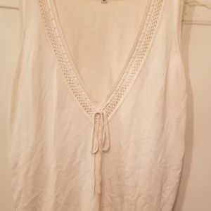 Sleeveless knit top.